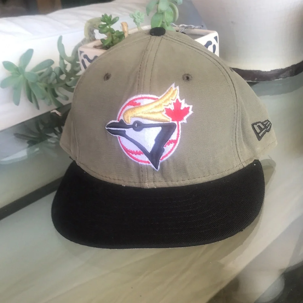 Toronto Blue Jays New Era hat size 7 1/8 used army green‎ and black